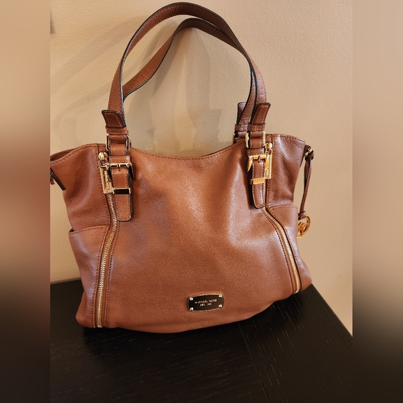 Michael Kors Handbag - Picture 1 of 7